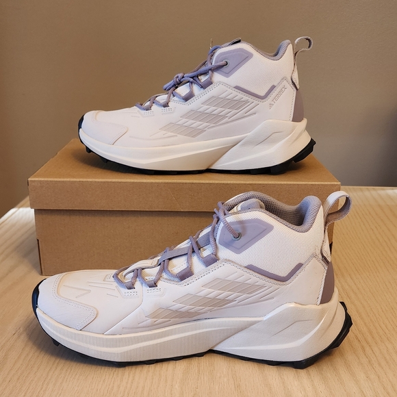 Adidas Leather Hiking Shoes Womens Size 8.5 - Picture 2 of 6